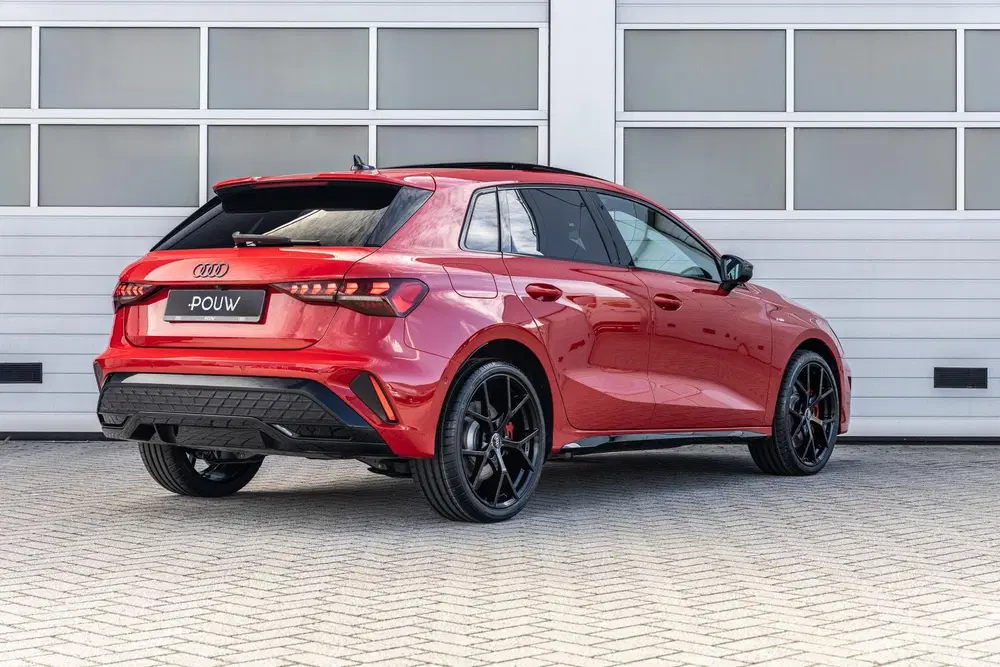 Audi A3 45 TFSIe 272pk S edition Competition uit 2025, foto 2