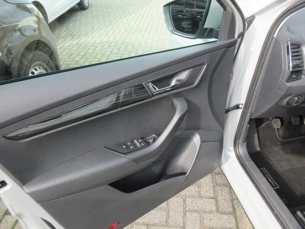 Skoda Karoq 1.5 TSI ACT Ambition Business uit 2019, foto 14