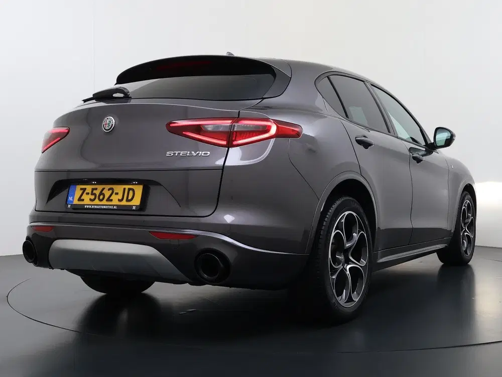 Alfa Romeo Stelvio 2.2 JTD AWD Veloce Automaat uit 2023, foto 8