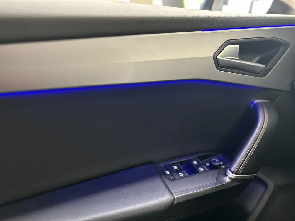 SEAT Leon 1.5 eTSI FR Business Intense uit 2022, foto 10