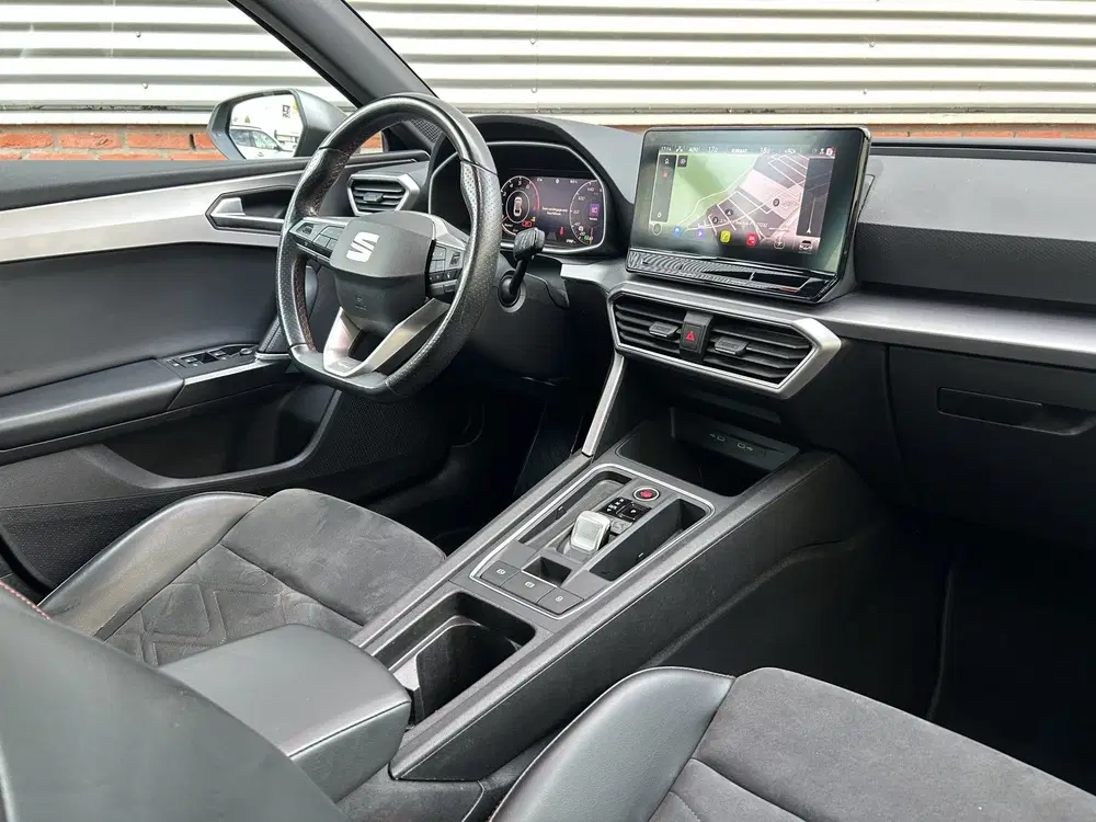 SEAT Leon 1.5 eTSI FR Business Intense uit 2022, foto 6