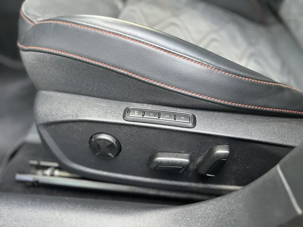 SEAT Leon 1.5 eTSI FR Business Intense uit 2022, foto 9