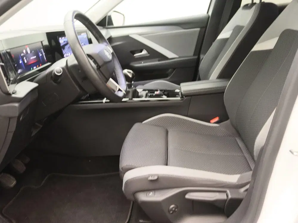 Opel Astra 1.2 Turbo Edition uit 2023, foto 12