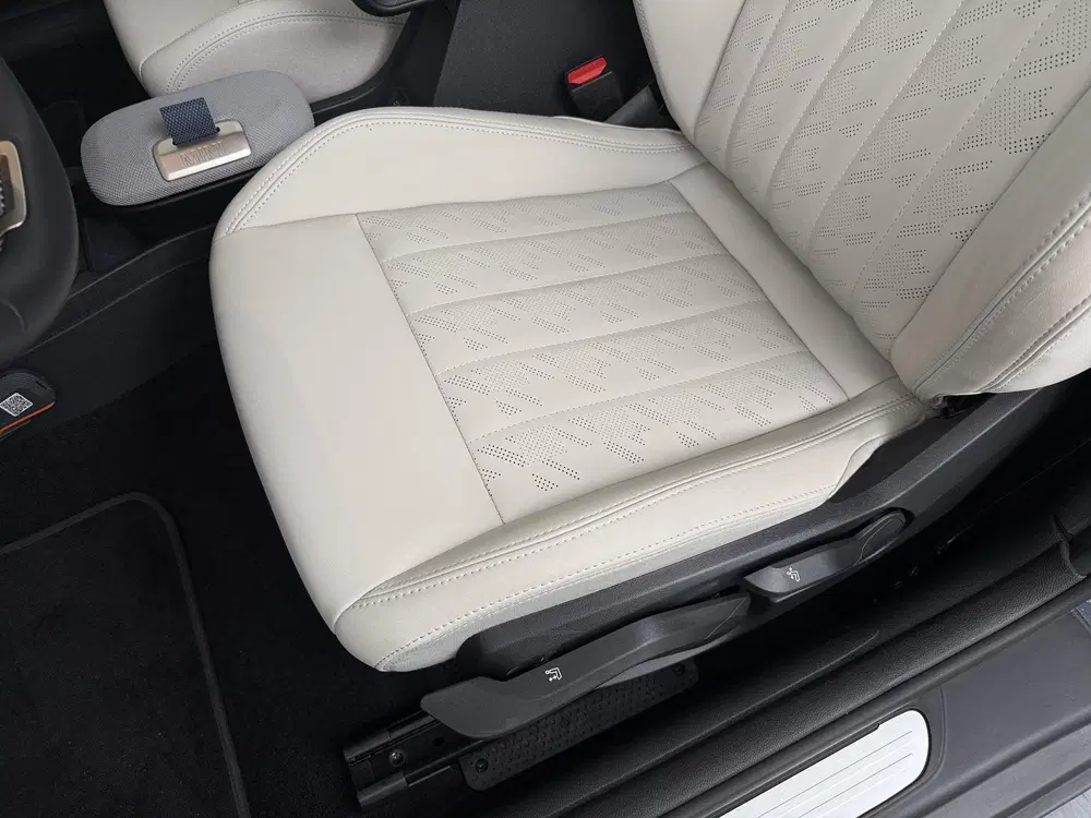 Mini Cabrio Cooper C Favoured Pakket M uit 2026, foto 13