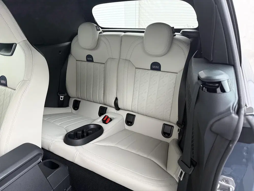 Mini Cabrio Cooper C Favoured Pakket M uit 2026, foto 14