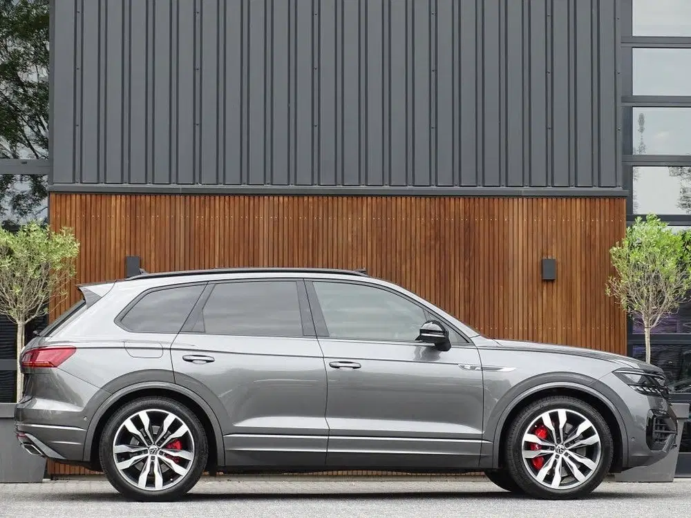 Volkswagen Touareg 3.0 e-Hybrid 462PK 4-Motion R uit 2020, foto 3