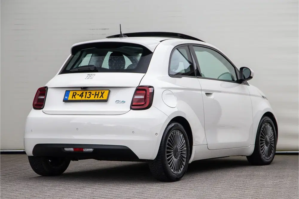Fiat 500 Icon 42 kWh Panorama uit 2021, foto 2