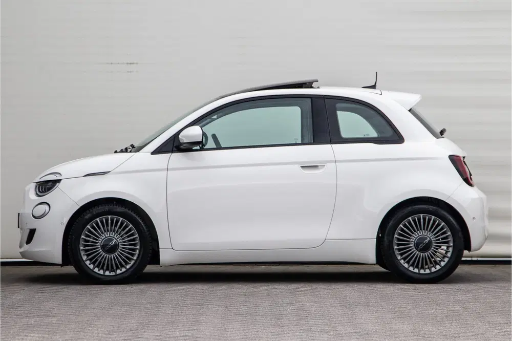 Fiat 500 Icon 42 kWh Panorama uit 2021, foto 4