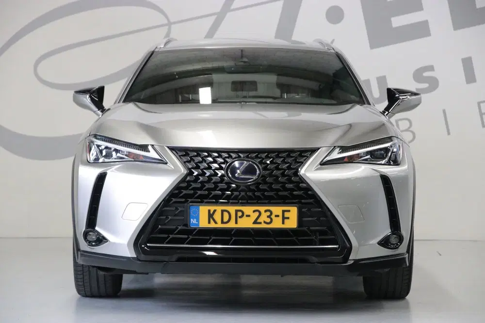 Lexus UX 250h AWD Executive Line uit 2020, foto 2