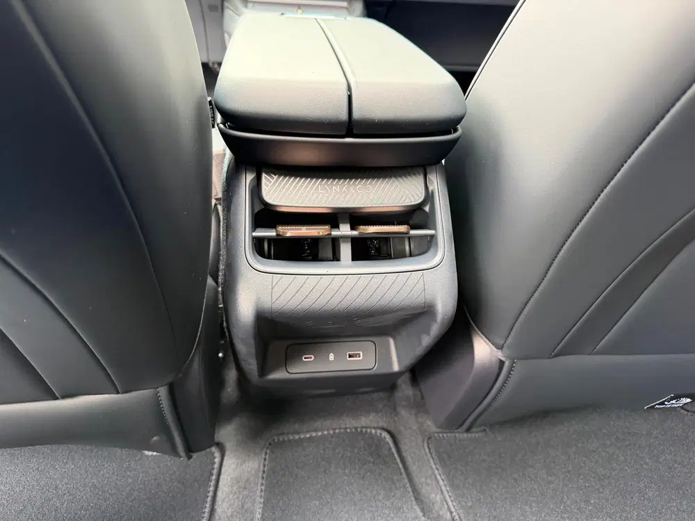 Lynk & Co 08 1.5 More PHEV 345 PK PANO 360 CAMERA uit 2026, foto 13