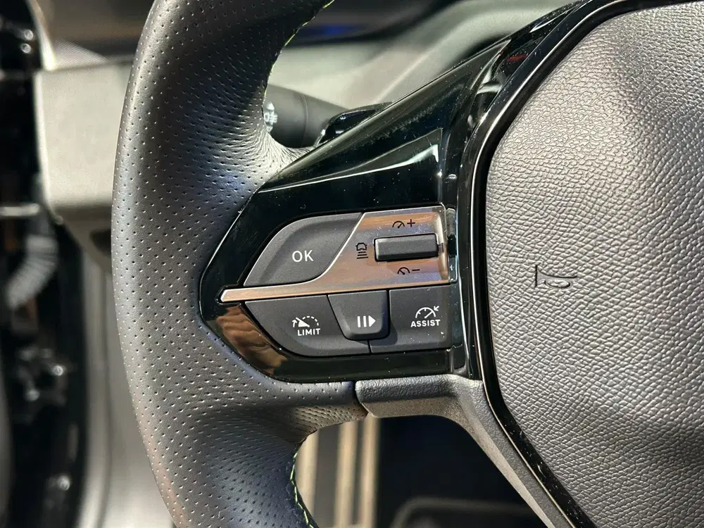Peugeot 408 1.2 PureTech GT 130 EAT8 uit 2024, foto 15