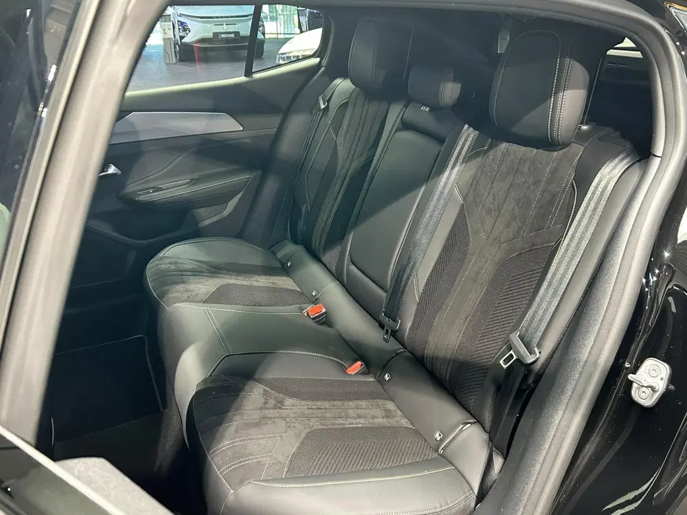 Peugeot 408 1.2 PureTech GT 130 EAT8 uit 2024, foto 5