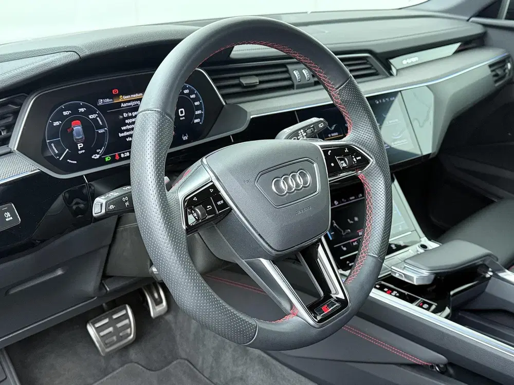 Audi Q8 e-tron 55 quattro S Edition Competition 115 kWh uit 2023, foto 6
