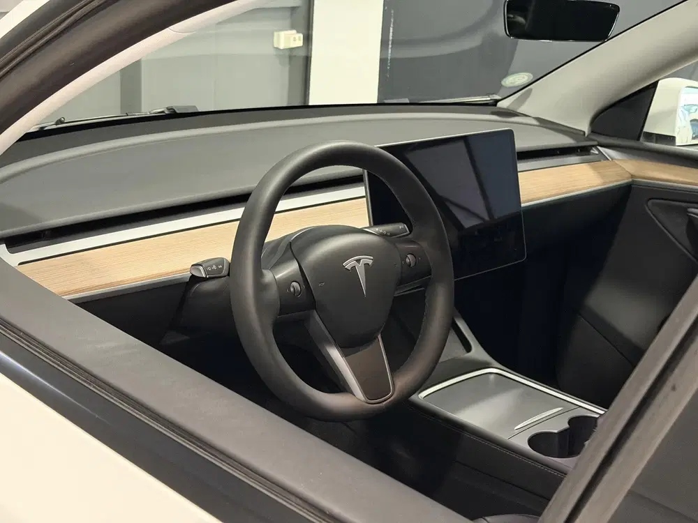 Tesla Model Y Long Range AWD 75 kWh uit 2023, foto 3