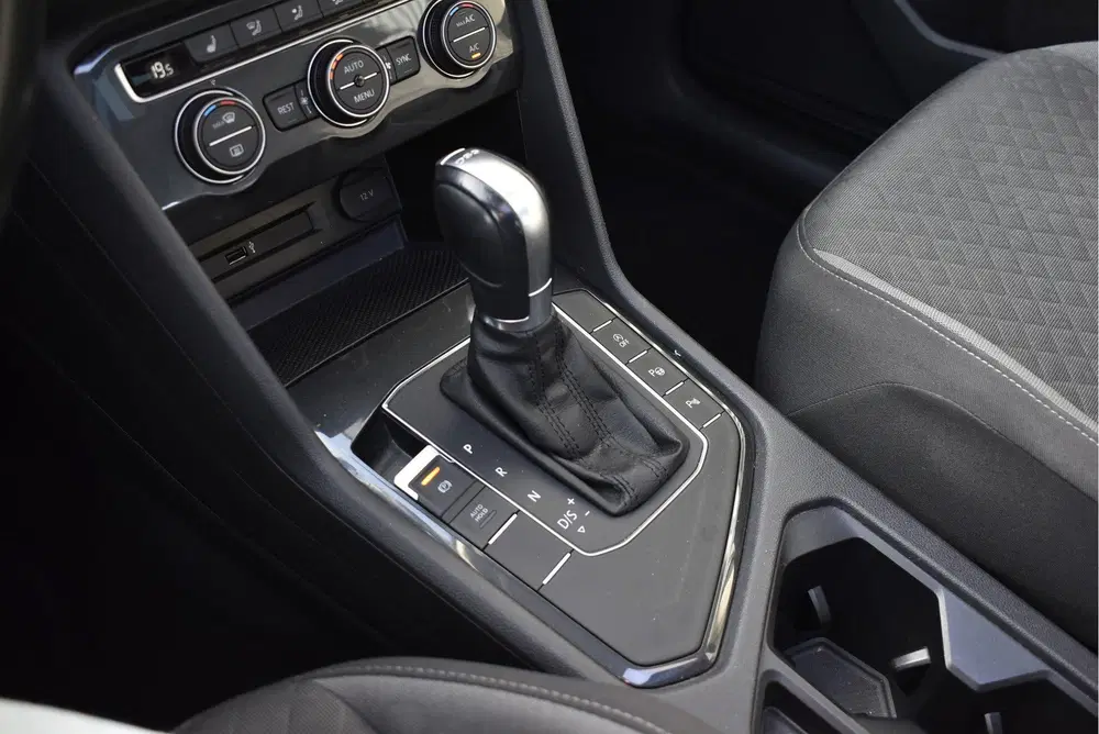 Volkswagen Tiguan 1.5 TSI ACT Comfortline Business Panoramad uit 2019, foto 13