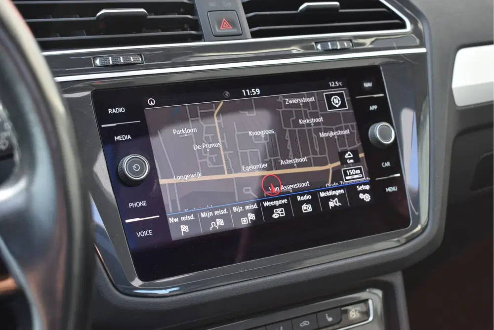 Volkswagen Tiguan 1.5 TSI ACT Comfortline Business Panoramad uit 2019, foto 15