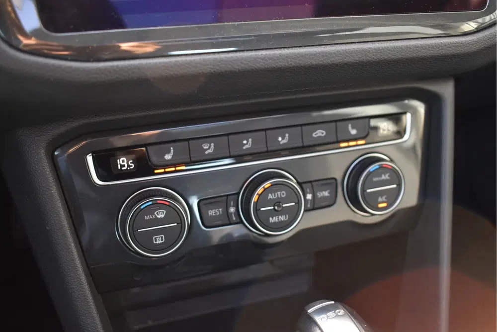 Volkswagen Tiguan 1.5 TSI ACT Comfortline Business Panoramad uit 2019, foto 9