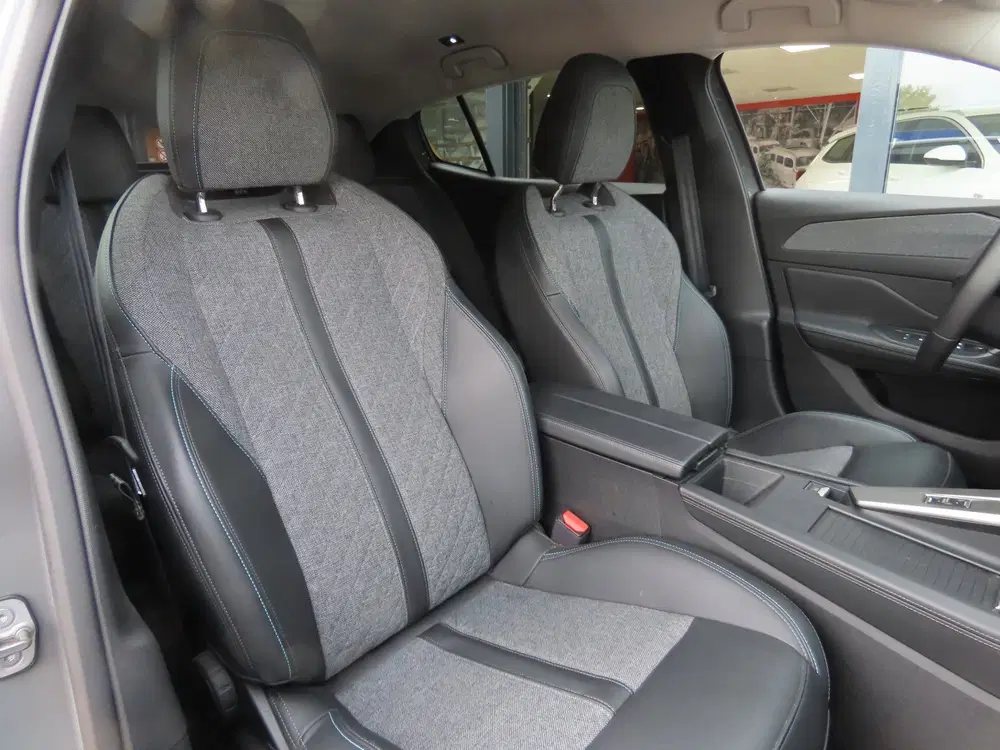 Peugeot 408 1.6 HYbrid 180 PK Allure Camera 360 Adap C uit 2024, foto 9