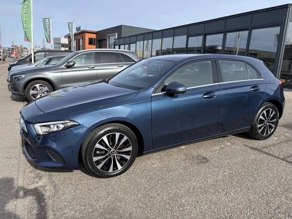Mercedes-Benz A-Klasse 250 e Premium uit 2022, foto 2