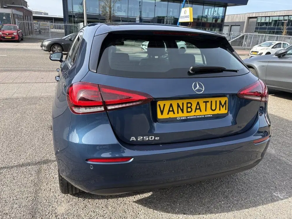 Mercedes-Benz A-Klasse 250 e Premium uit 2022, foto 9