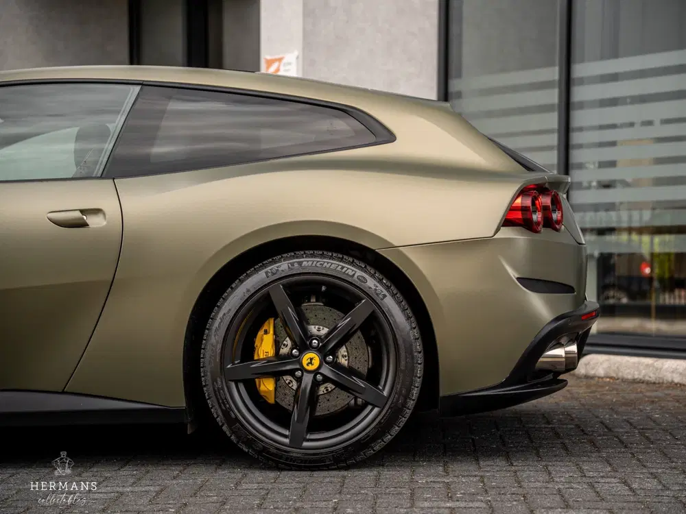 Ferrari GTC4 Lusso T 3.9 V8 uit 2020, foto 15