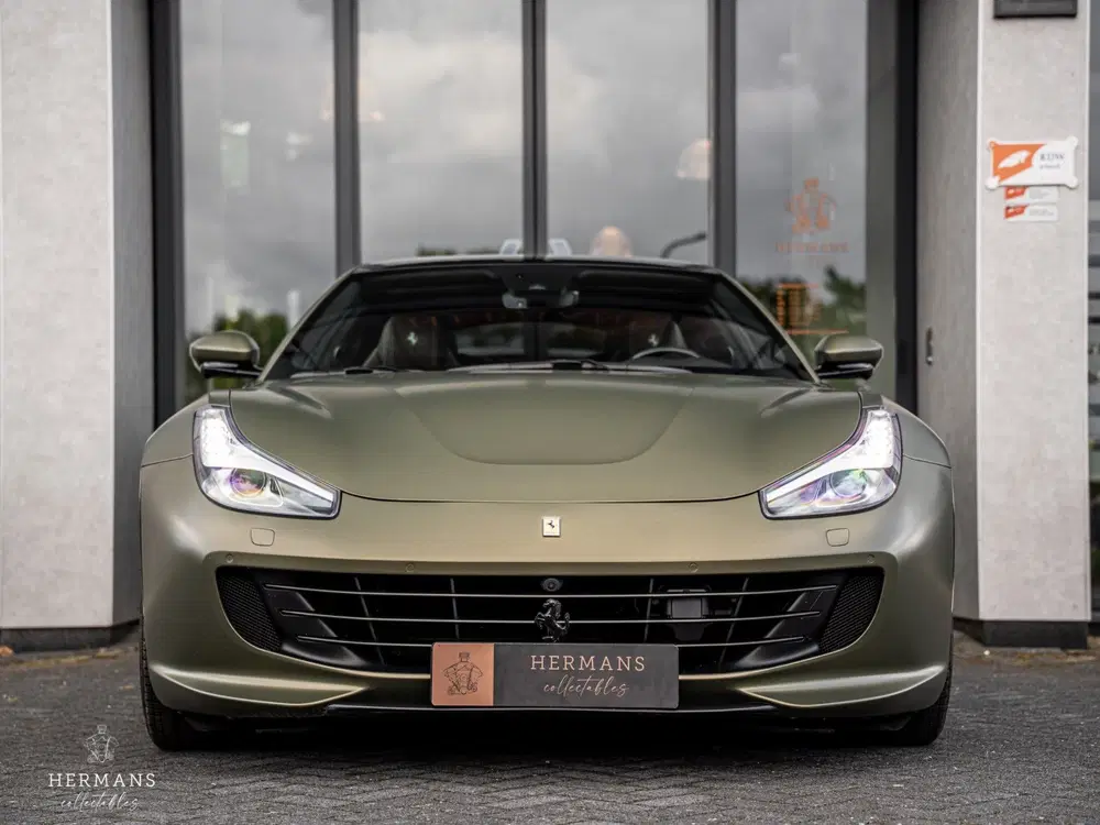 Ferrari GTC4 Lusso T 3.9 V8 uit 2020, foto 2