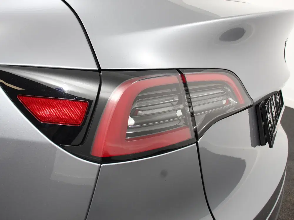 Tesla Model Y Long Range AWD 75 kWh SOH 93% Climate cont uit 2024, foto 10