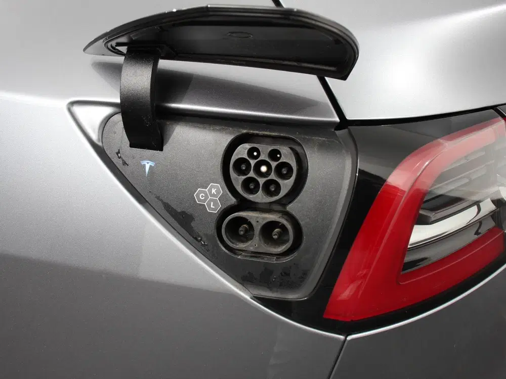 Tesla Model Y Long Range AWD 75 kWh SOH 93% Climate cont uit 2024, foto 11