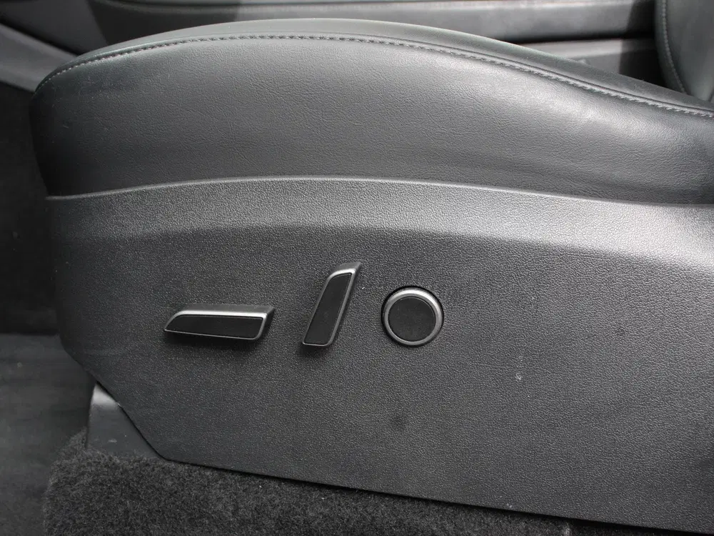 Tesla Model Y Long Range AWD 75 kWh SOH 93% Climate cont uit 2024, foto 14