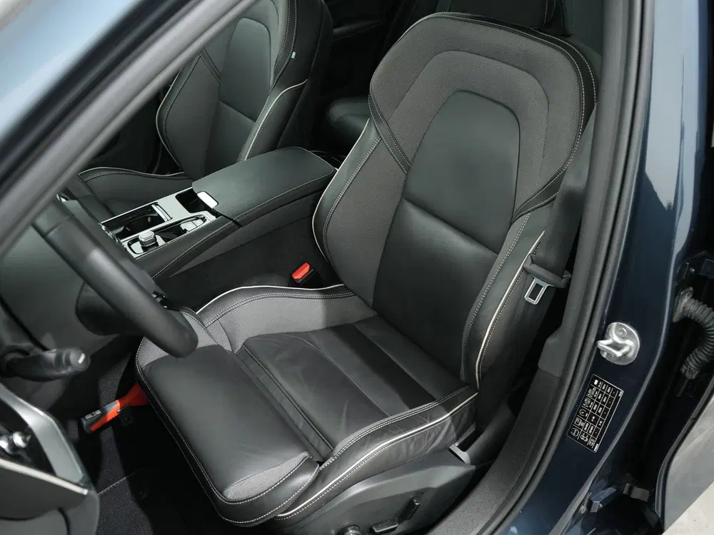 Volvo S60 2.0 RECHARGE T6 350PK AWD R-DESIGN AUT8 uit 2022, foto 4