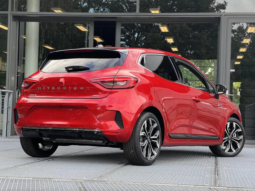 Mitsubishi Colt 1.6 HEV Intense+ Afneembare trekhaak uit 2026, foto 2