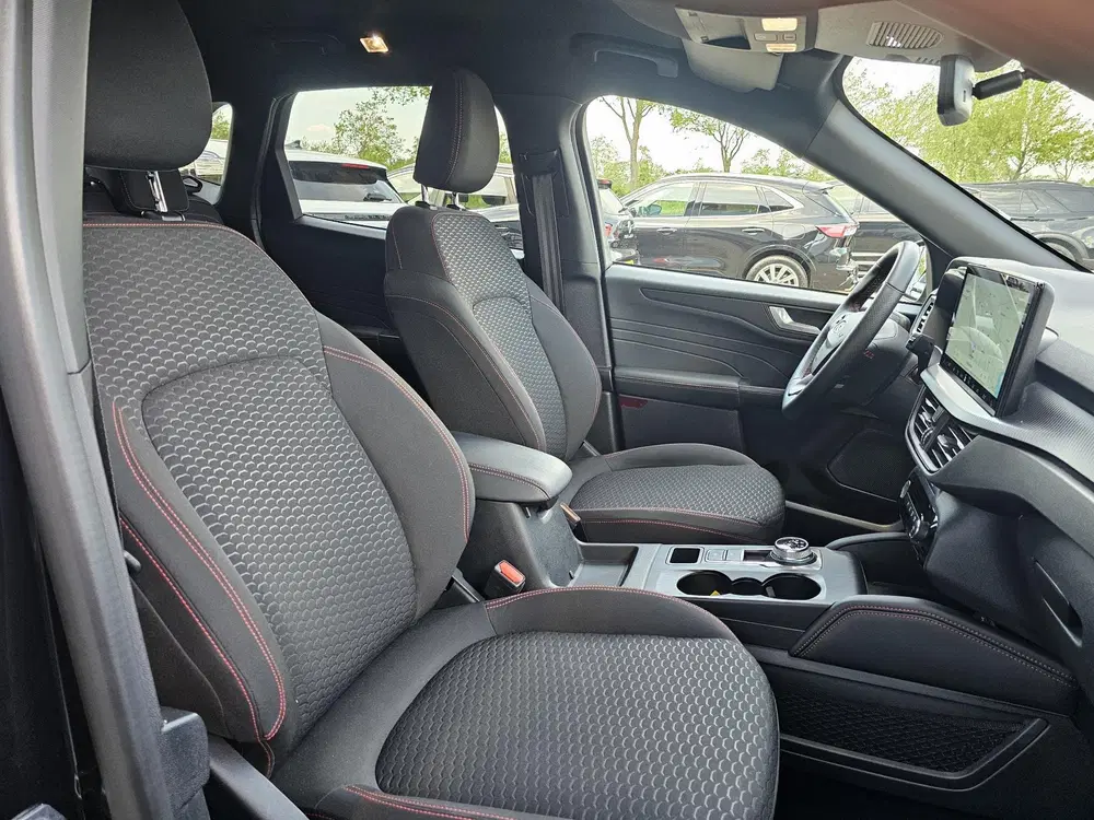 Ford Kuga 2.5 FHEV ST-Line uit 2025, foto 9