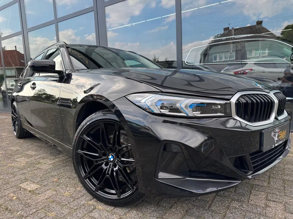BMW 3-serie 318i CarPlay uit 2024