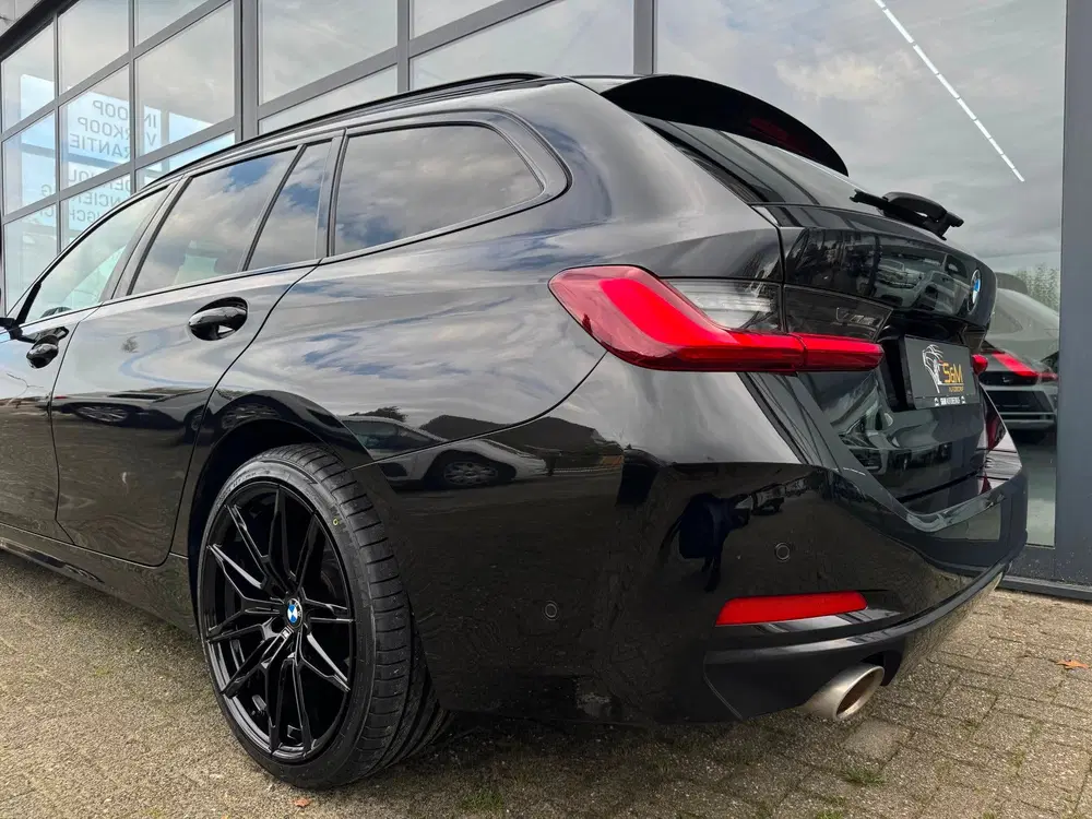 BMW 3-serie 318i CarPlay uit 2024, foto 3