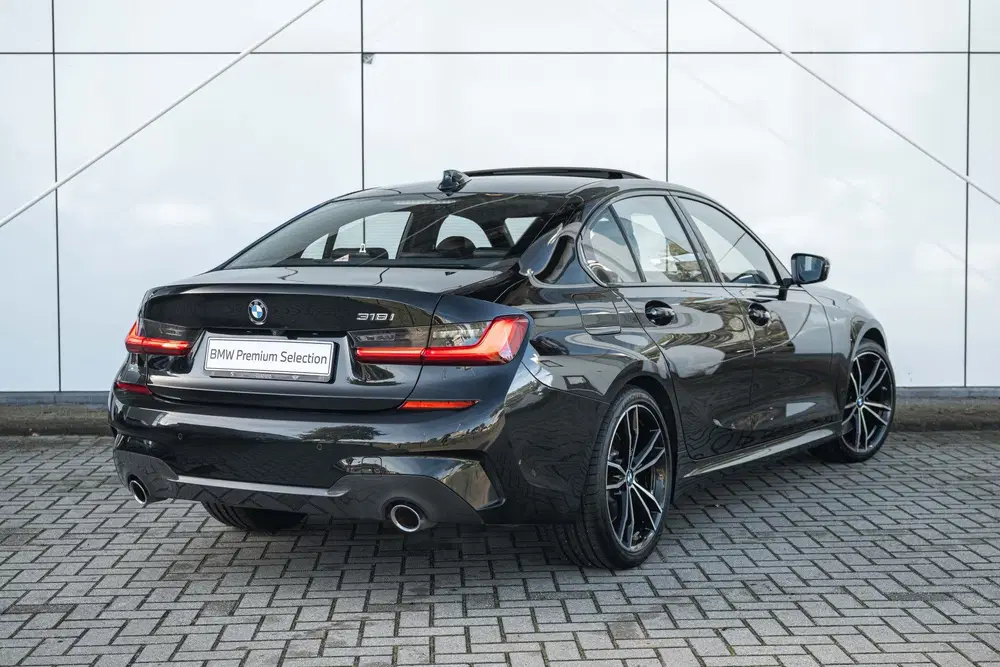 BMW 3-serie 318i High Executive M Sport Automaat uit 2021, foto 2