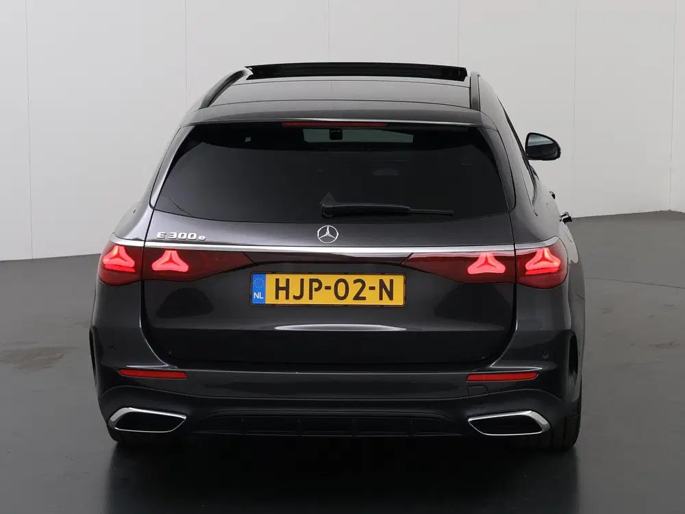Mercedes-Benz E-Klasse 300 e AMG Line uit 2024, foto 4