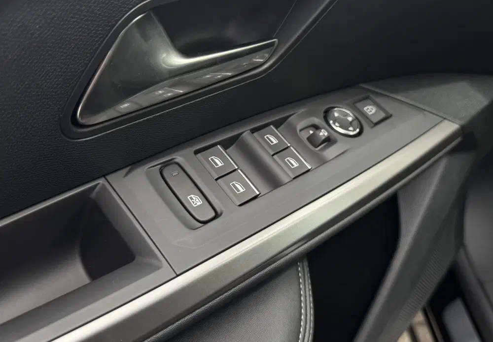 Peugeot 5008 1.2 Hybrid 145 GT 7p uit 2025, foto 9