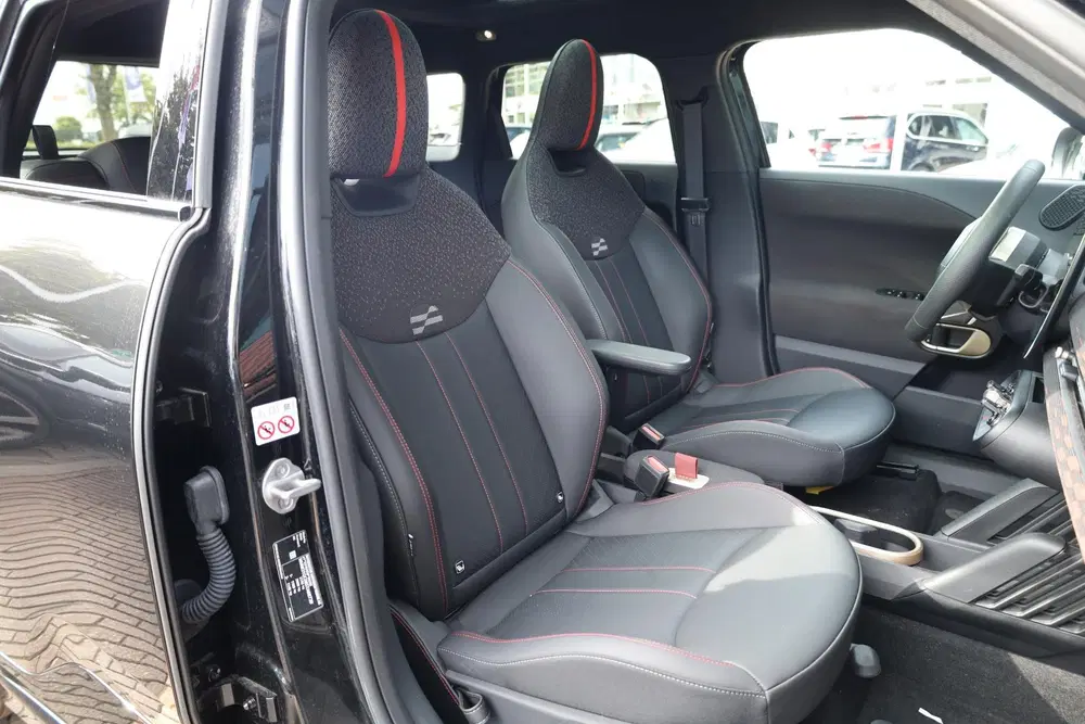 Mini Aceman John Cooper Works uit 2025, foto 7