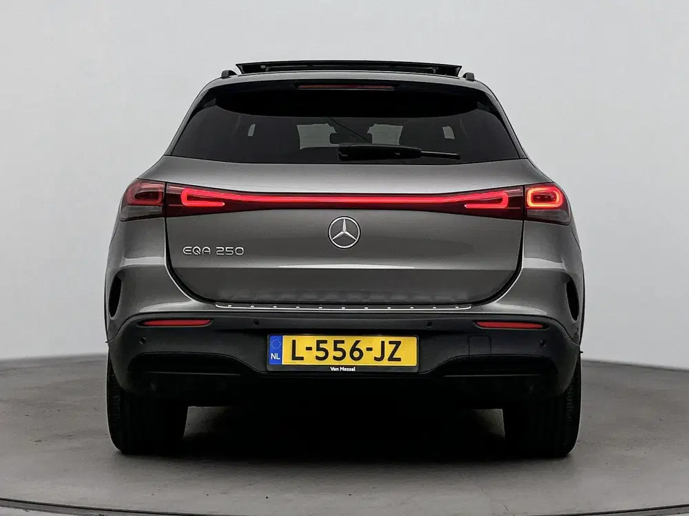 Mercedes-Benz EQA 250 AMG Line 67 kWh uit 2021, foto 3