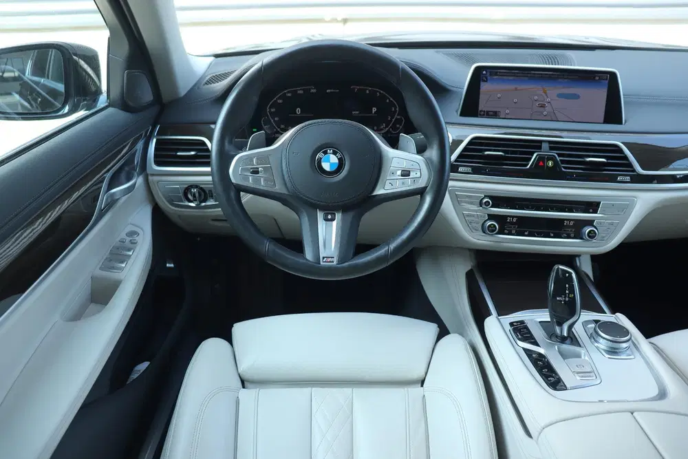 BMW 7-serie Sedan 745e uit 2021, foto 10