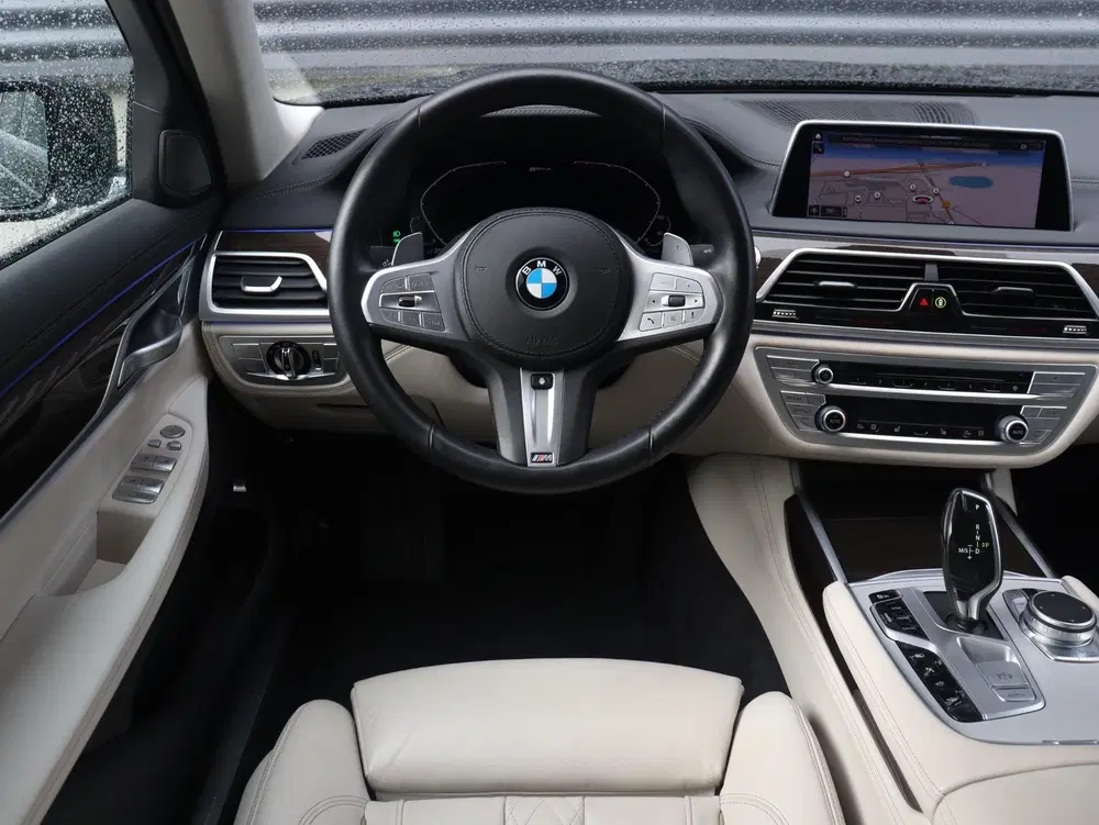 BMW 7-serie Sedan 745e uit 2021, foto 12