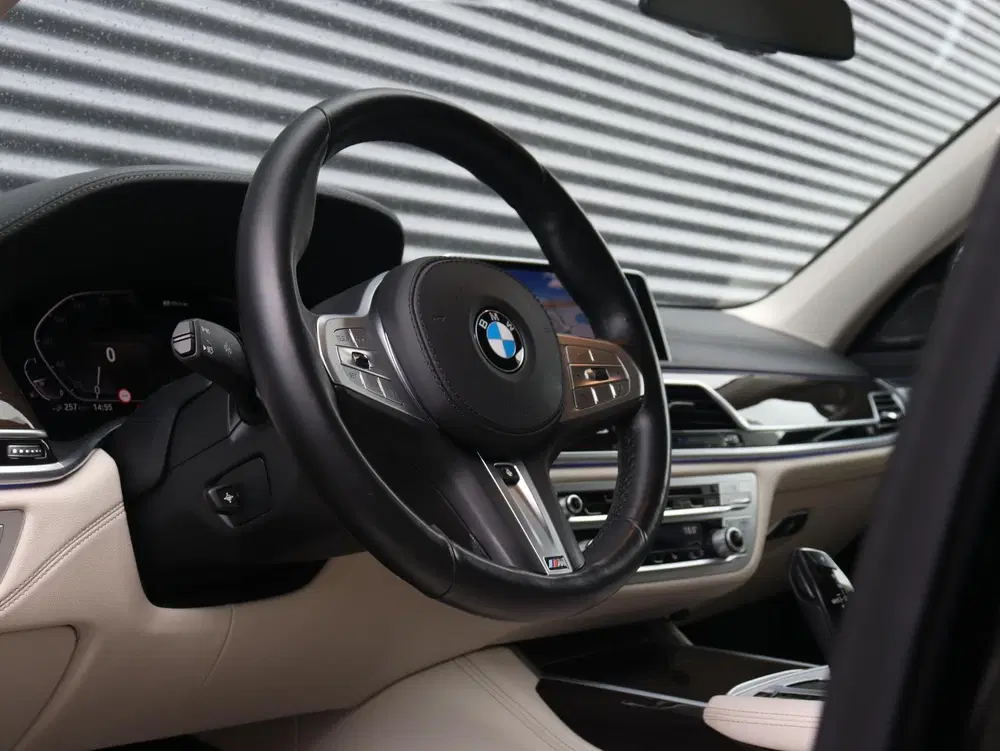 BMW 7-serie Sedan 745e uit 2021, foto 13