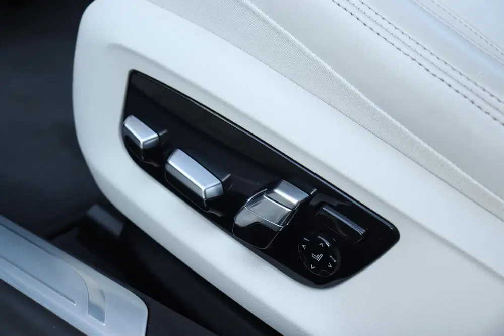 BMW 7-serie Sedan 745e uit 2021, foto 15