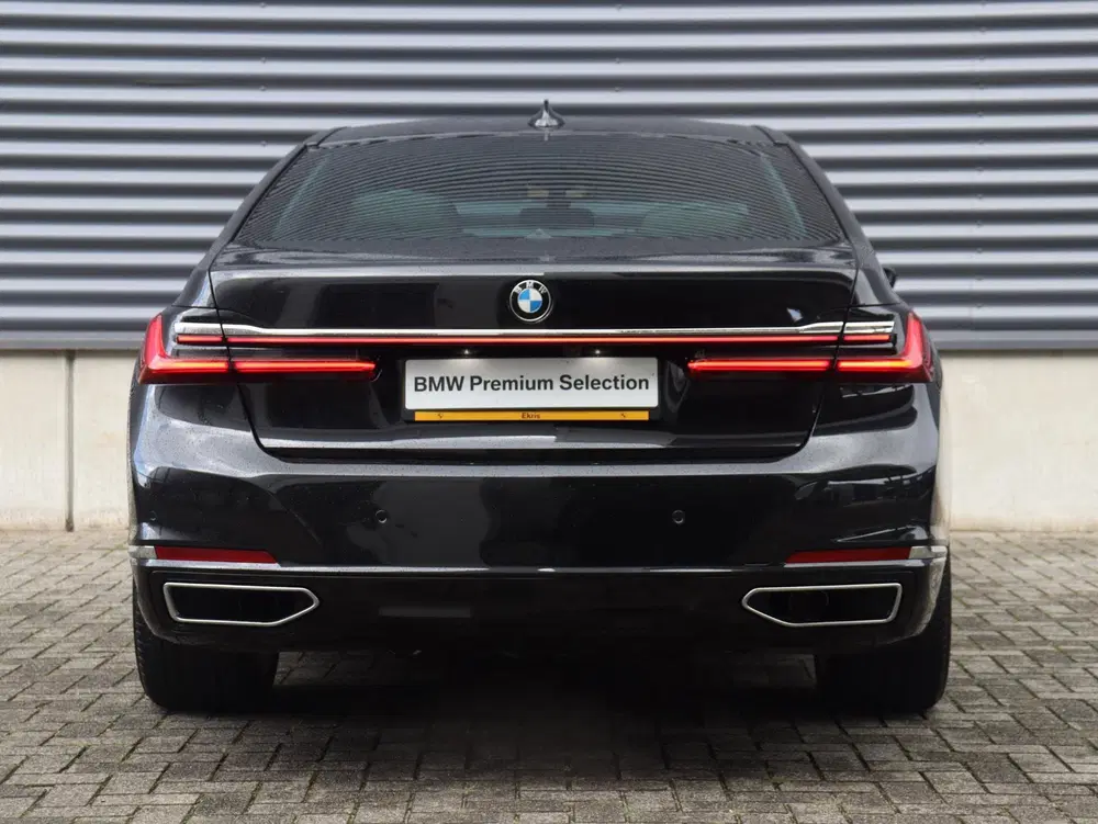 BMW 7-serie Sedan 745e uit 2021, foto 4