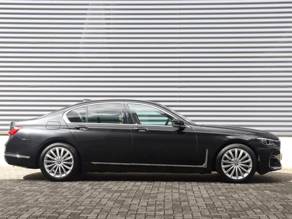 BMW 7-serie Sedan 745e uit 2021, foto 5