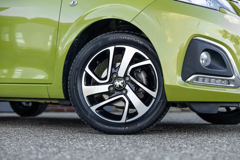 Peugeot 108 1.0 e-VTi Allure uit 2019, foto 3