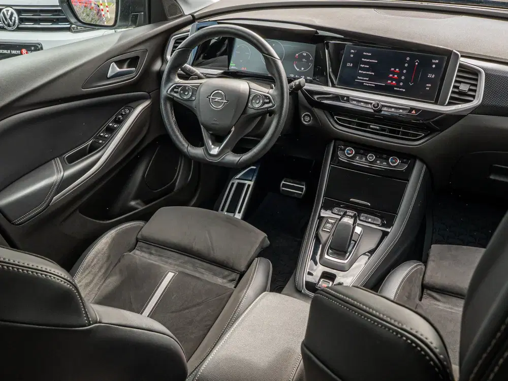 Opel Grandland 1.6 Turbo Plug-In Hybrid 4x4 GSe 19 INCH C uit 2023, foto 2