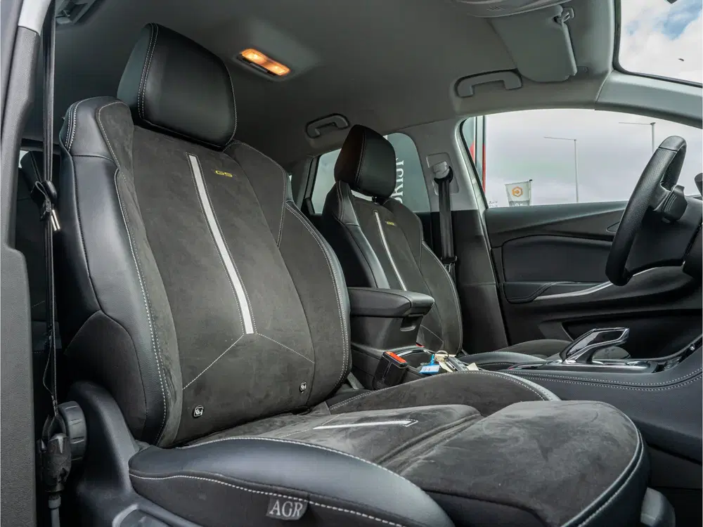 Opel Grandland 1.6 Turbo Plug-In Hybrid 4x4 GSe 19 INCH C uit 2023, foto 4