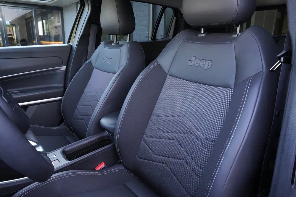 Jeep Avenger Summit 54 kWh Keyless uit 2024, foto 4