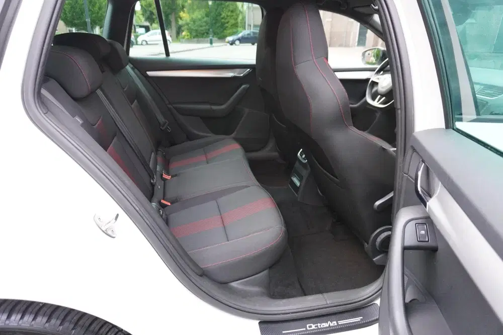 Skoda Octavia 1.0 TSI Greentech Sport Business uit 2019, foto 14